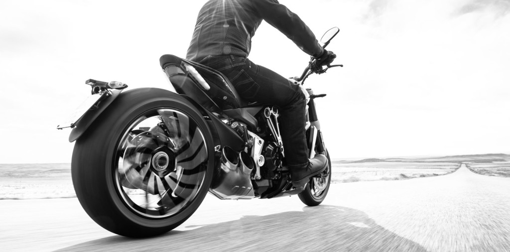 Xdiavel_Driving6